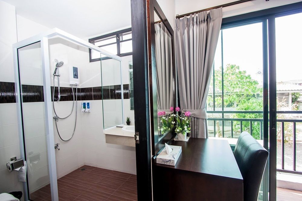 Lee Hotel Сурат-Тхані Екстер'єр фото